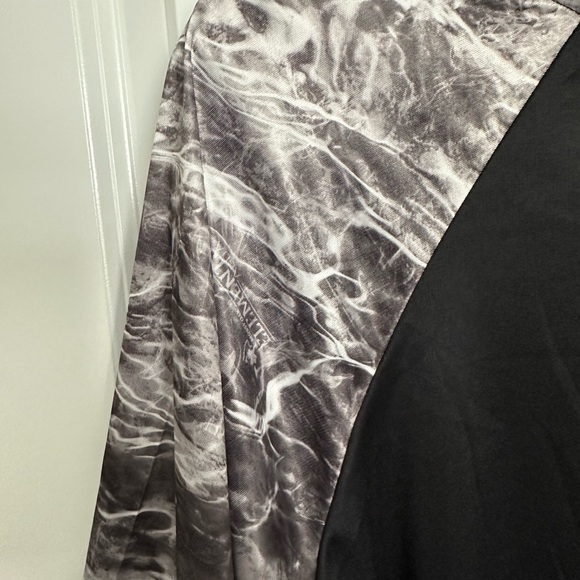 Mossy Oak Men's Black and Gray Fishing Shirt - Picture 3 of 4
